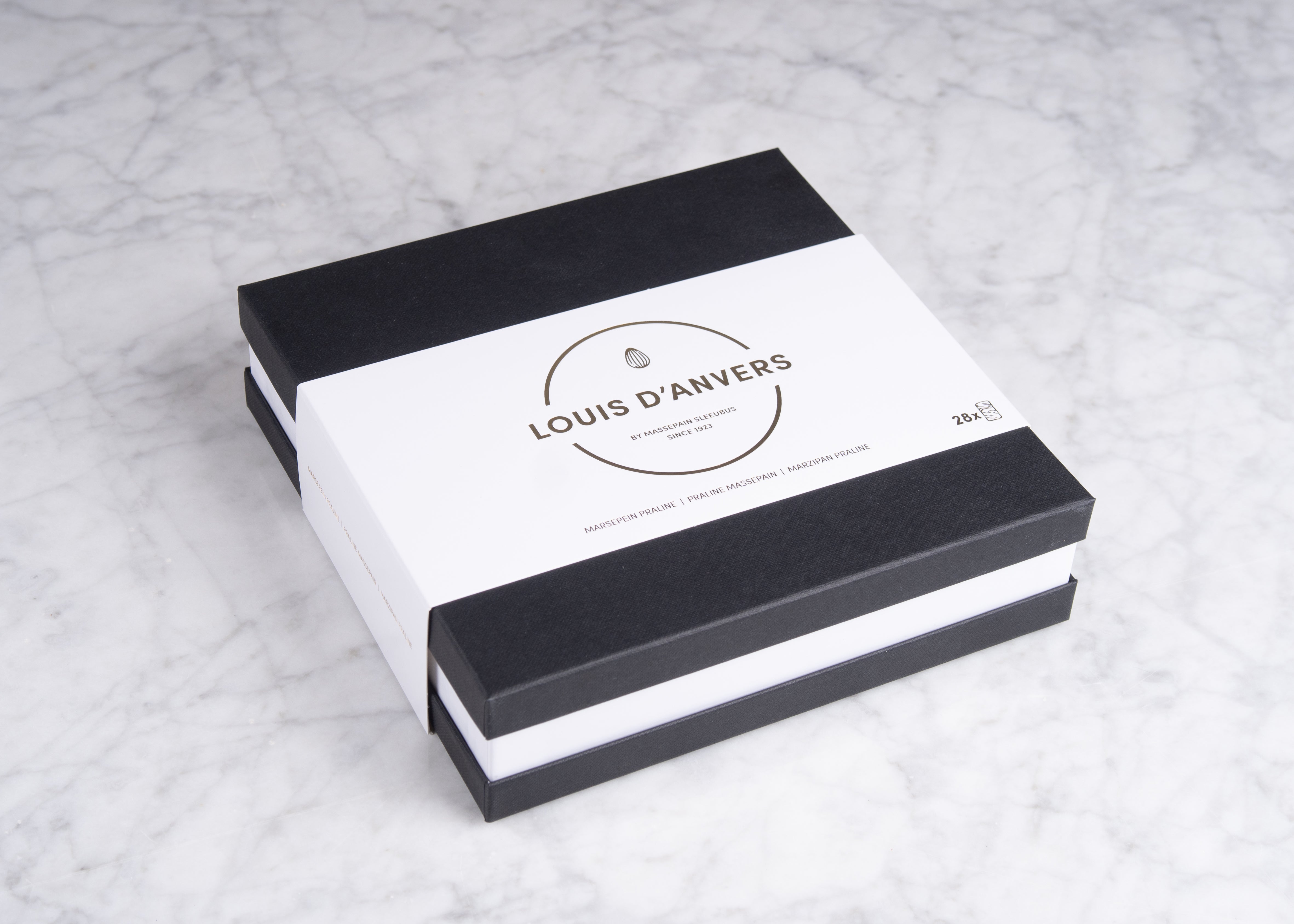 Louis d'Anvers: Luxedoos chocolade pralines met marsepeinvulling 392g
