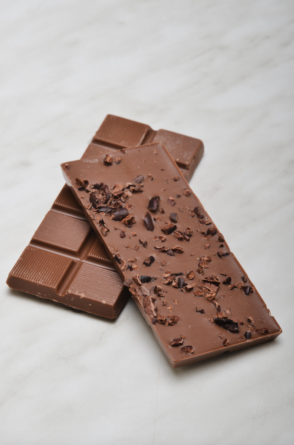 Chocoladereep met topping: cacaonibs - melkchocolade 45g (uit collectie)