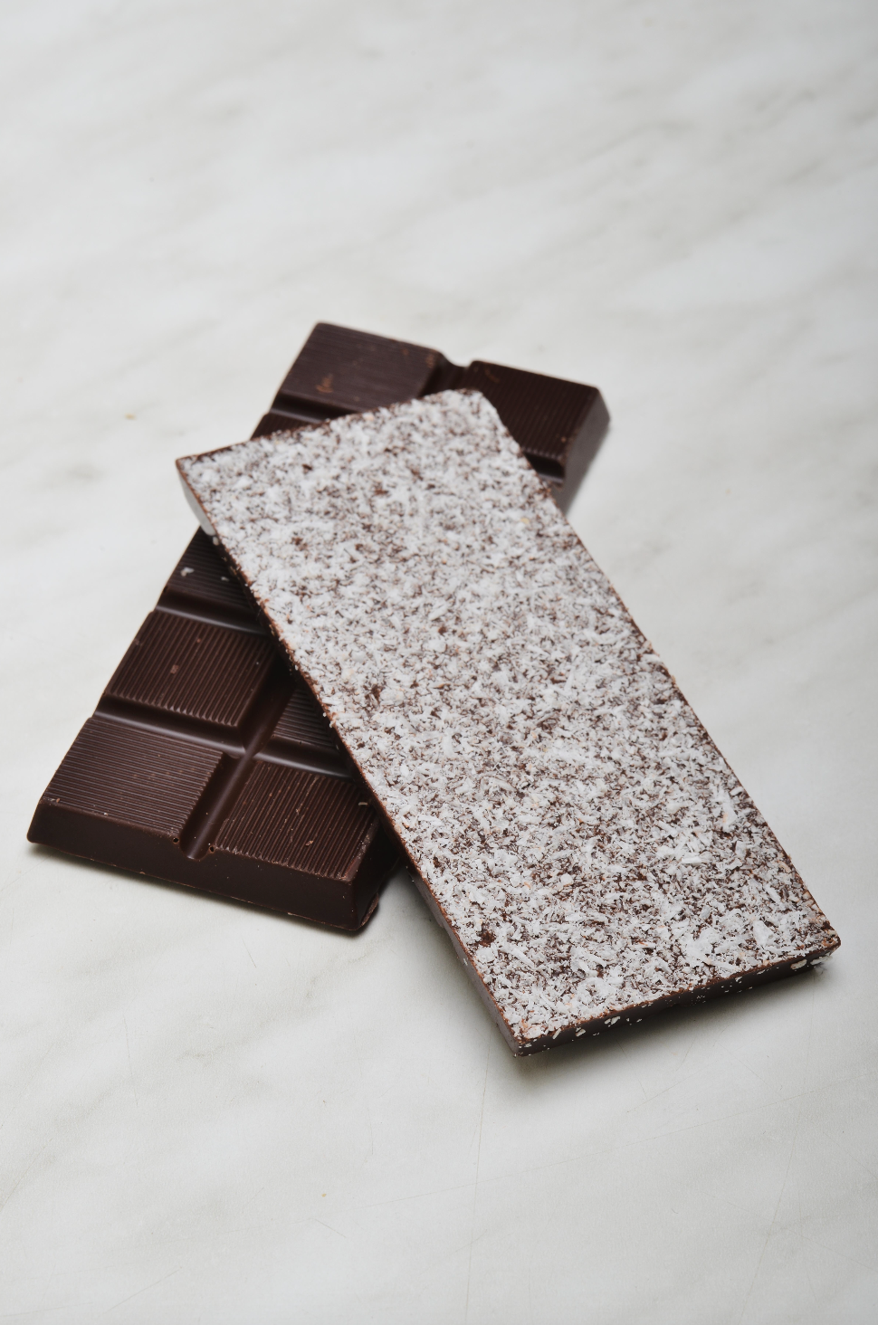 Chocoladereep met topping: kokos - pure chocolade 45g (uit collectie)
