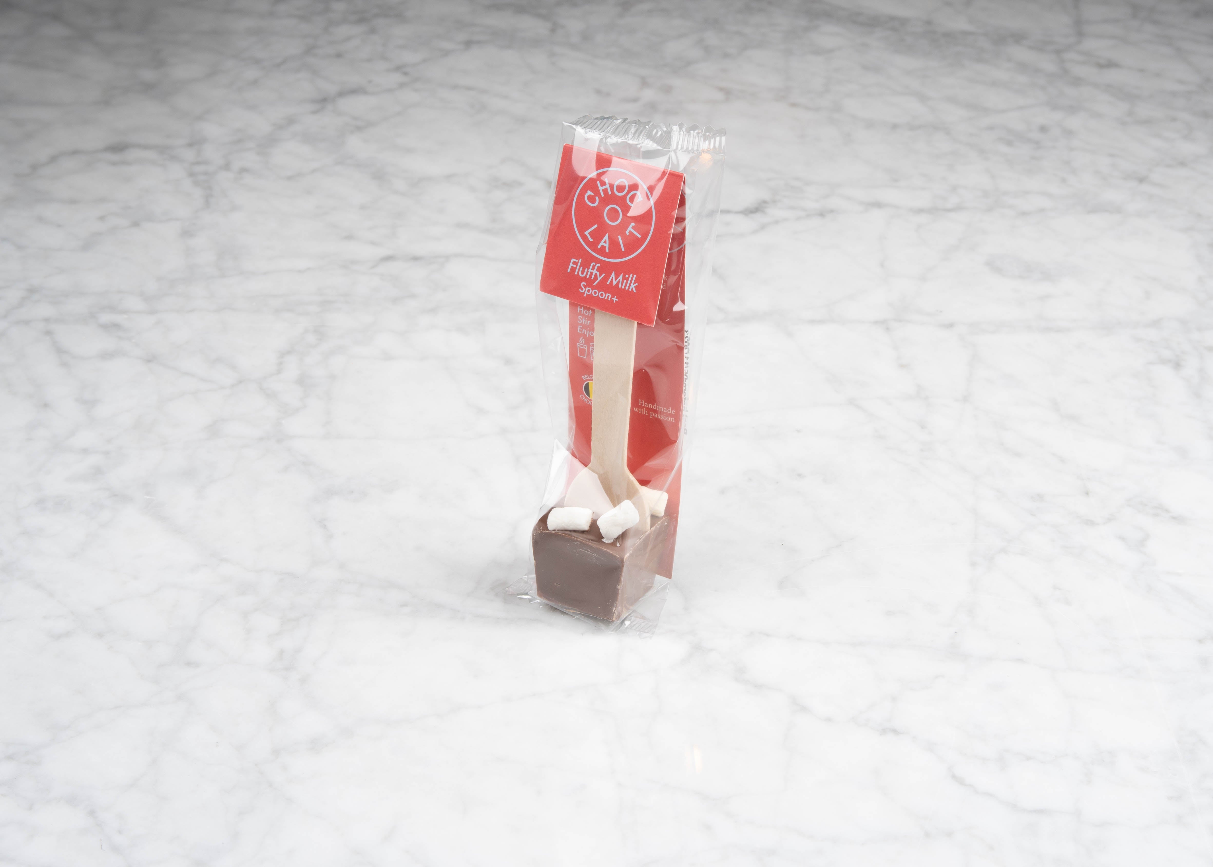 Chocolait lepel met melk en marshmallow