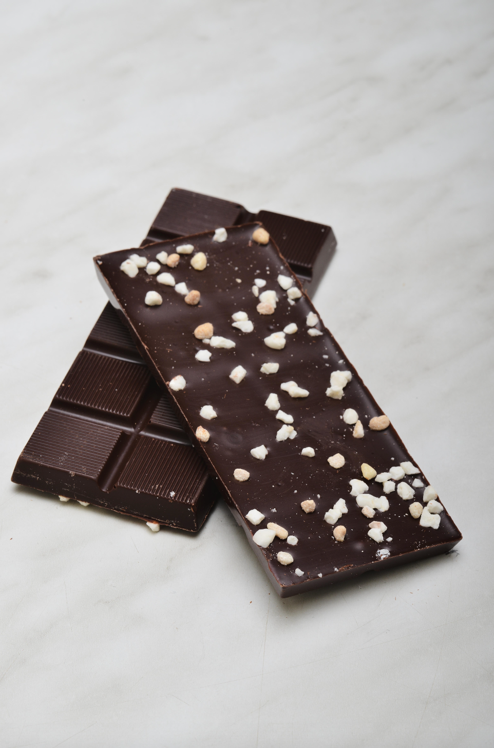 Chocoladereep met topping: nougat - pure chocolade 45g (uit collectie)