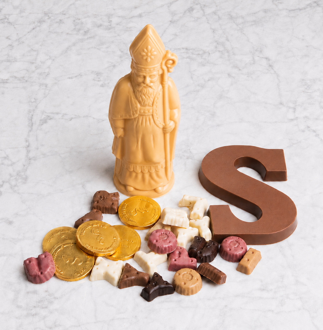 Sinterklaaspakket 6 met Gold Sinterklaas en letter A