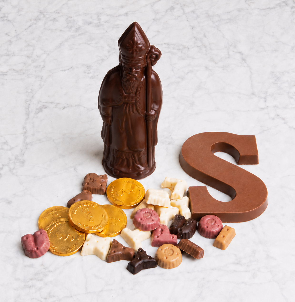 Sinterklaaspakket 6 met pure Sinterklaas en letter A
