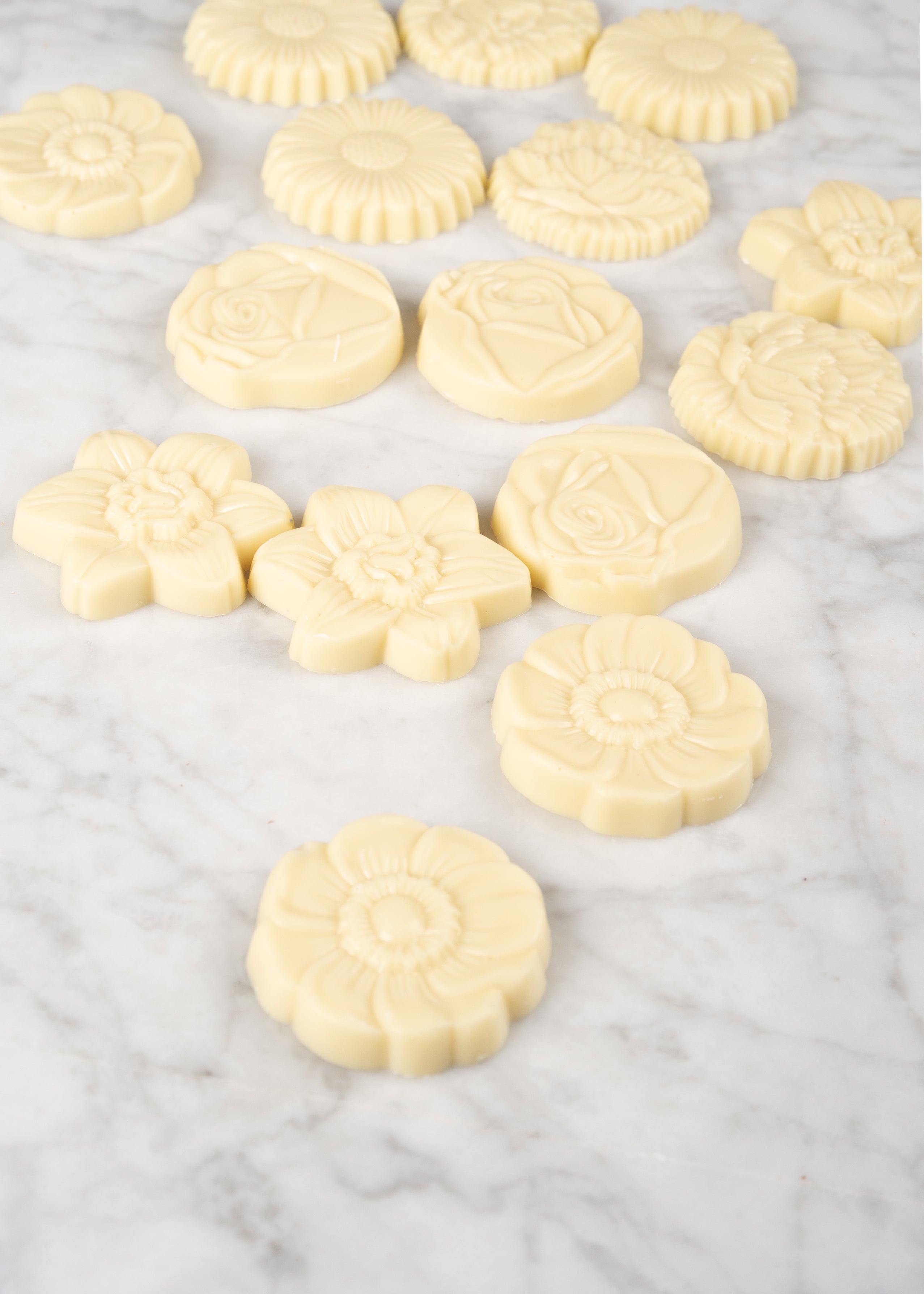 Bloemetjes witte chocolade 150g