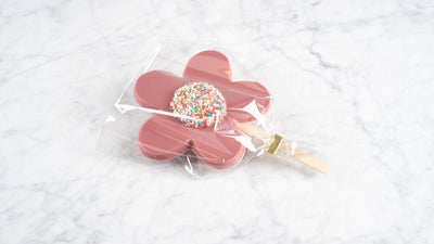 Bloemetje chocolade groot ruby op stokje
