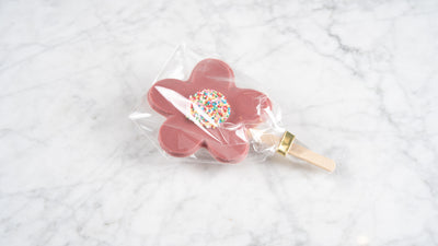 Bloemetje chocolade klein ruby op stokje