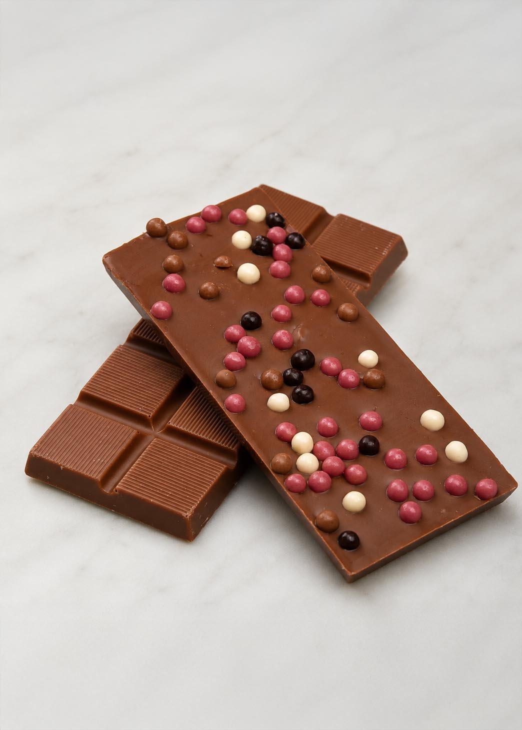 Chocoladereep met topping: crisppearls - melkchocolade 45g