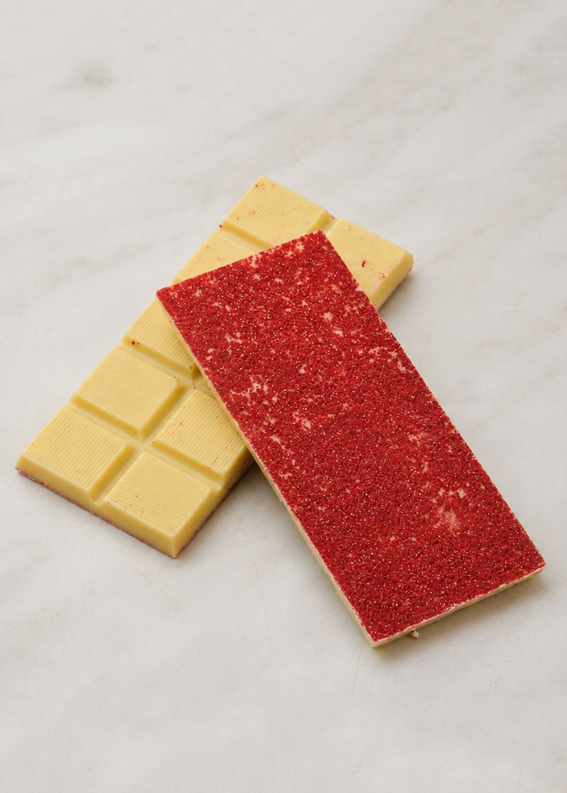 Chocoladereep met topping: framboos - witte chocolade 45g